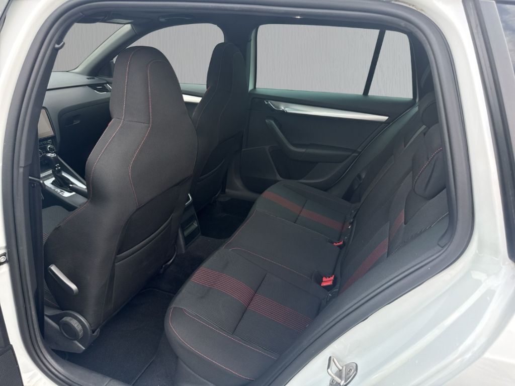 Skoda Octavia Combi 2.0TSI DSG 4x4 Sport Edition Pano foto 14