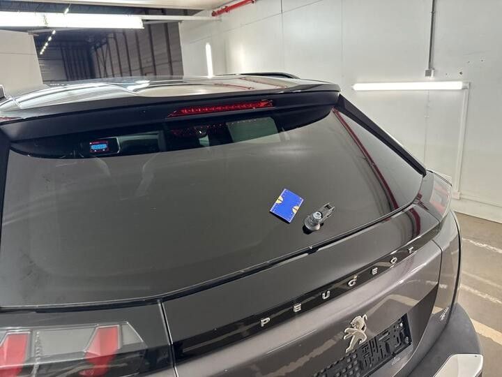 Fahrzeugabbildung Peugeot 2008 GT 1.2PURETECH NAVI KAMERA PDC ACC 1.HAND