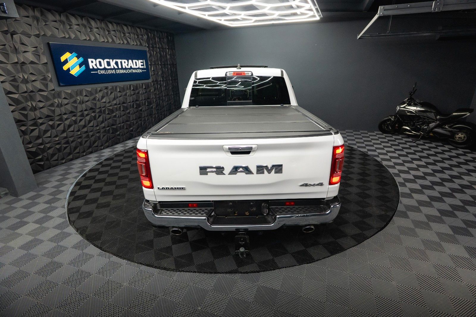 Fahrzeugabbildung Dodge RAM 5.7 V8 HEMI 4x4 LARAMIE LPG *Unfallfrei*Pano