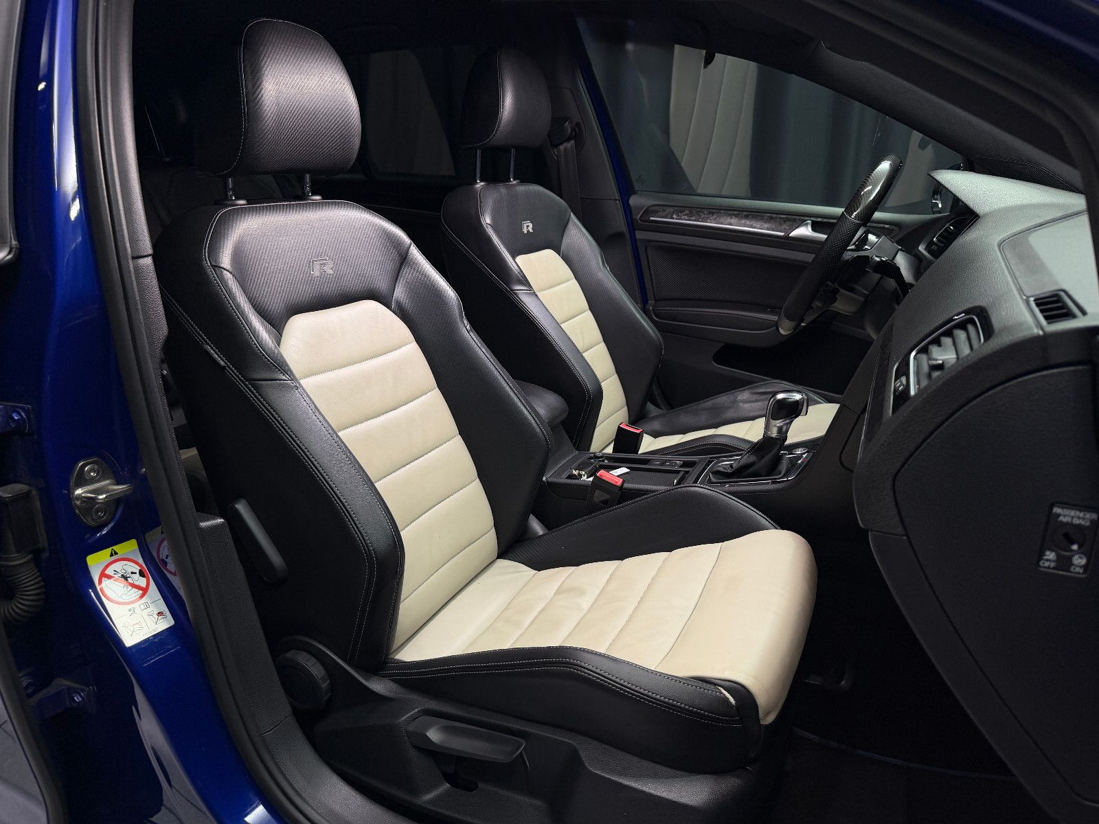 Fahrzeugabbildung Volkswagen Golf VII R 4Motion |REMUS|PANO|LEDER