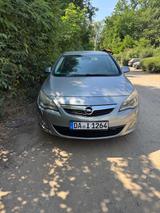 Opel Astra 1.6 Turbo Sport 132kW Automatik Sport - Opel Astra aus 2010: Turbo