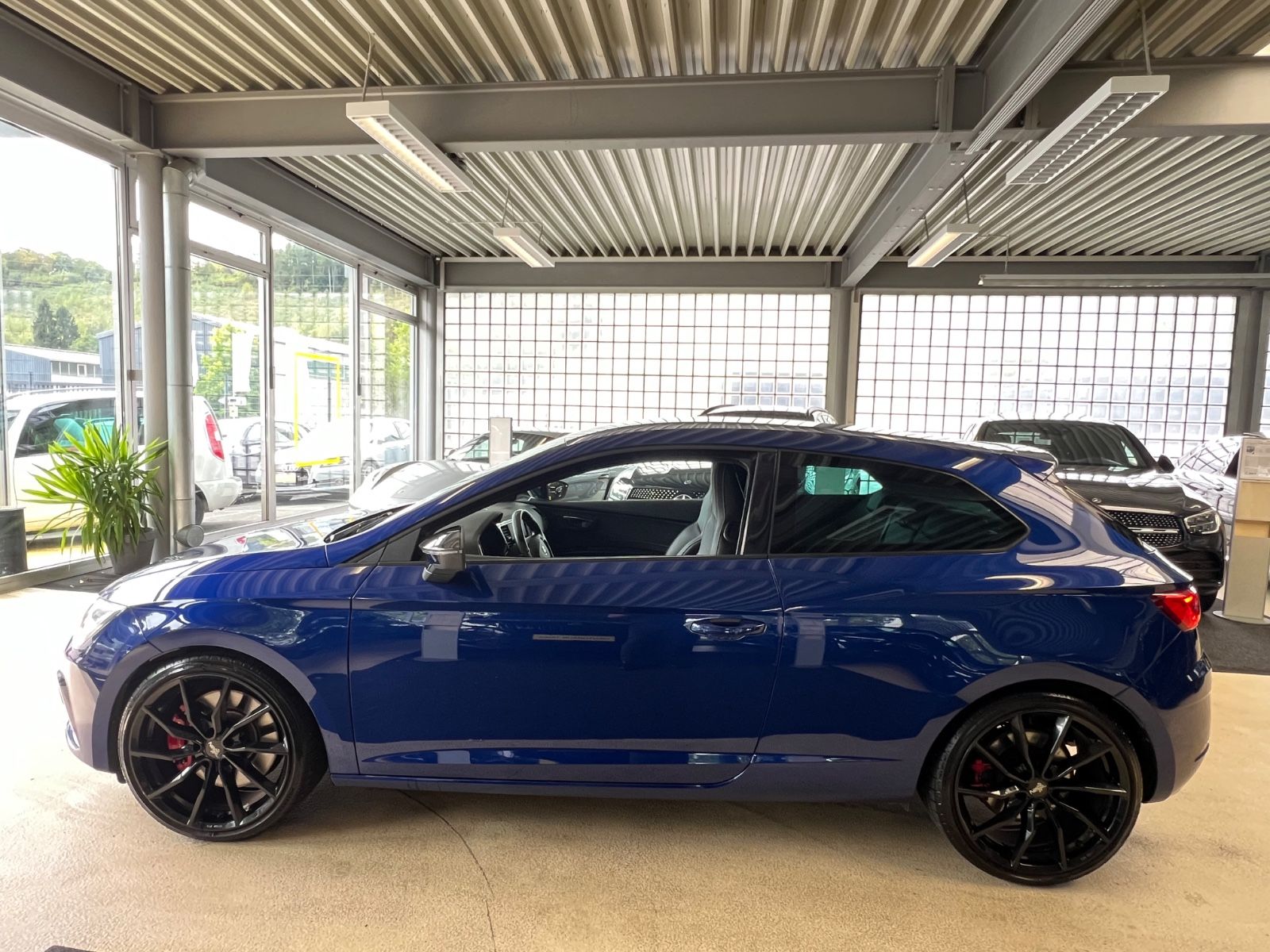 Fahrzeugabbildung SEAT Leon SC Cupra 300 *Mystery Blue* SPORTSITZE *