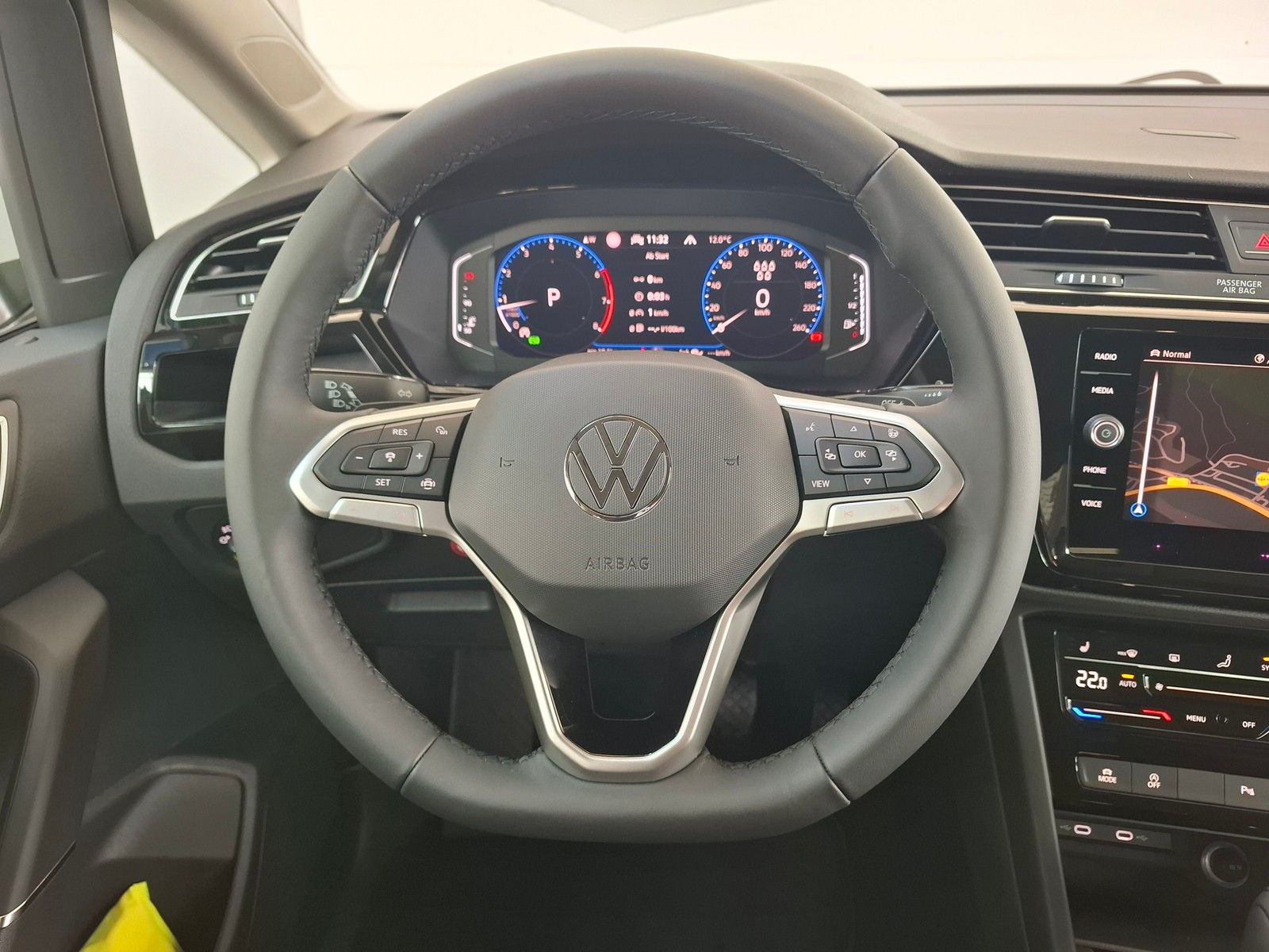 Fahrzeugabbildung Volkswagen Touran Highline 1.5 TSI DSG +ACC+LED+AHK+keyless