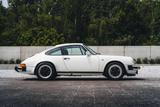 Porsche 911 Carrera 3.2 / Grand Prix White / Service Doc