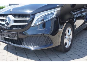 Mercedes V 220 - 2
