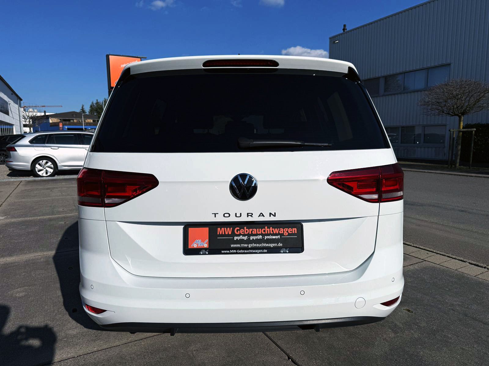 Fahrzeugabbildung Volkswagen Touran 1.5 TSI Active DSG ACC PDC KAM NAVI LED