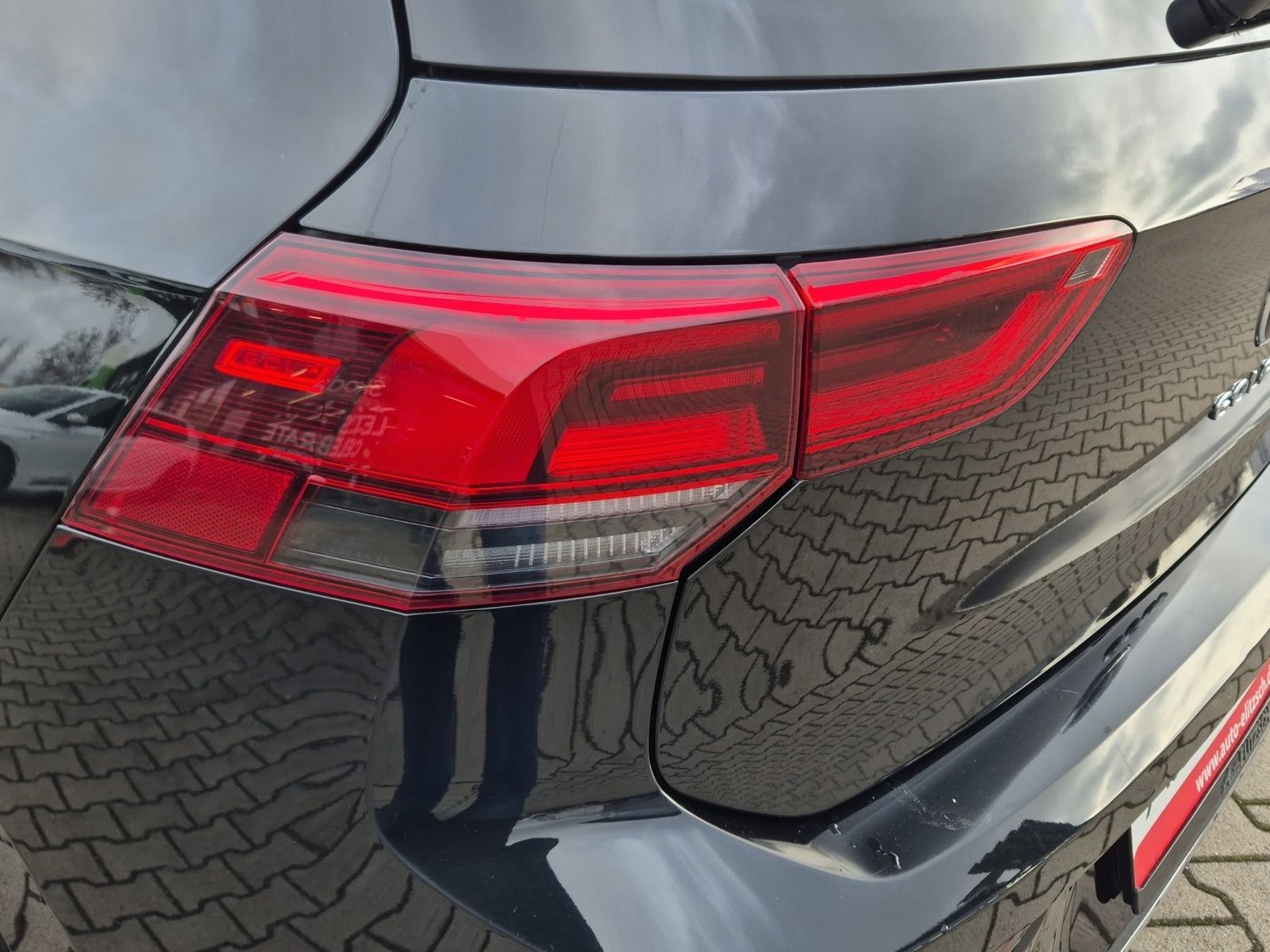 Fahrzeugabbildung Volkswagen Golf VIII MOVE LED ACC AHK PANO HuD AID NAVI