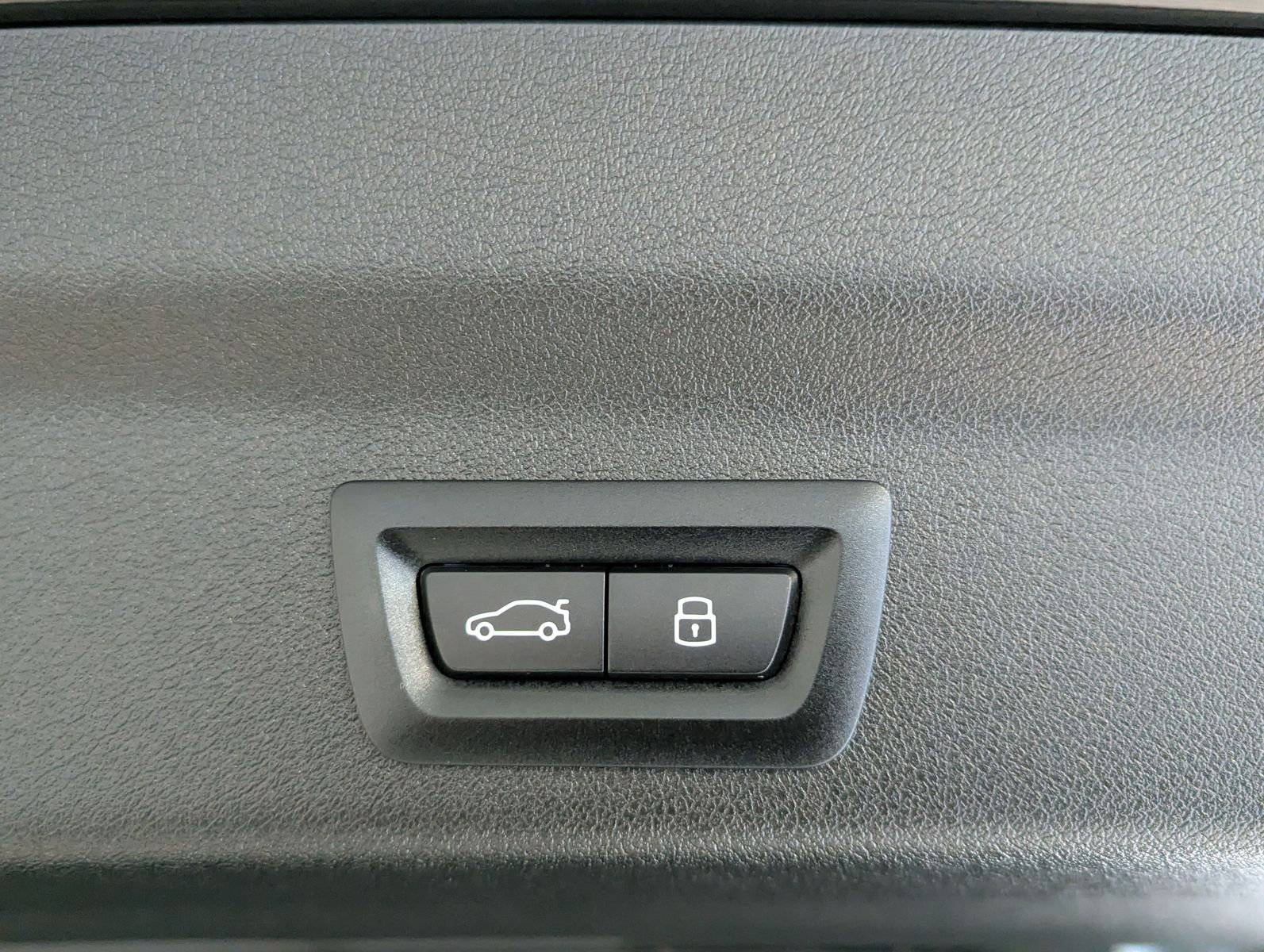 BMW X1 18 d M-Sport Pano Premium-Travel-Paket AHK - Image 19