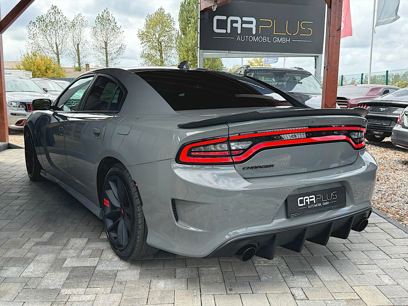 Fahrzeugabbildung Dodge Charger 5.7 V8 345 HEMI R/T Night Performance