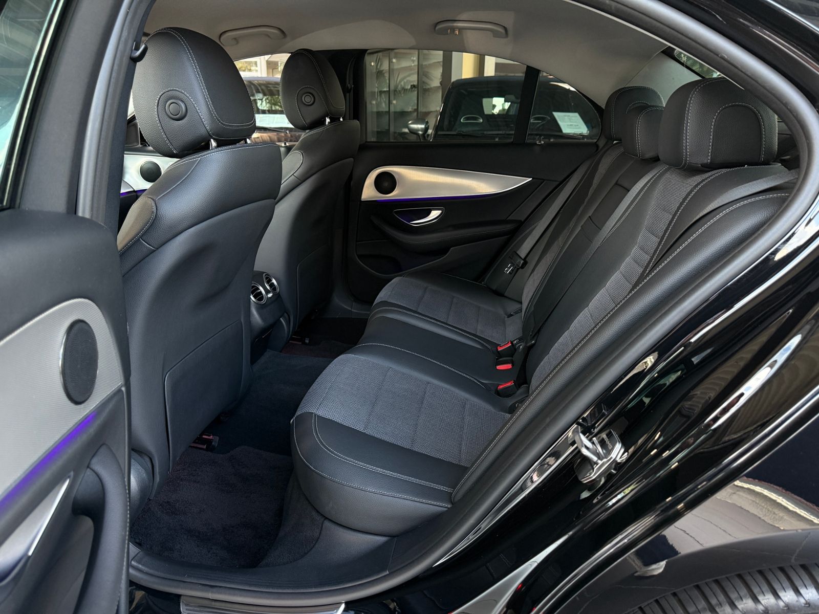 Fahrzeugabbildung Mercedes-Benz E400 4Matic Avantgarde 9G RFK LED NAVI