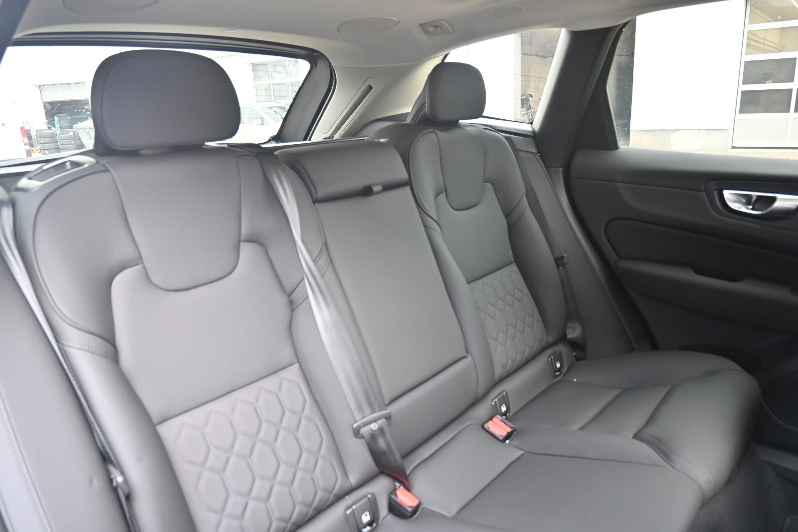 Fahrzeugabbildung Volvo XC60 Recharge T6 AWD Plus Dark