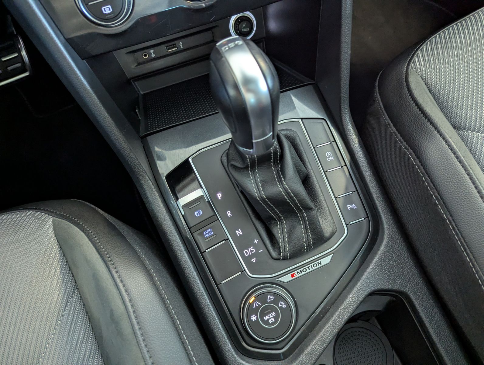 VW Tiguan 2.0 TDI DSG 4M 2x R-Line Pano HUD AHK 20" - Image 26