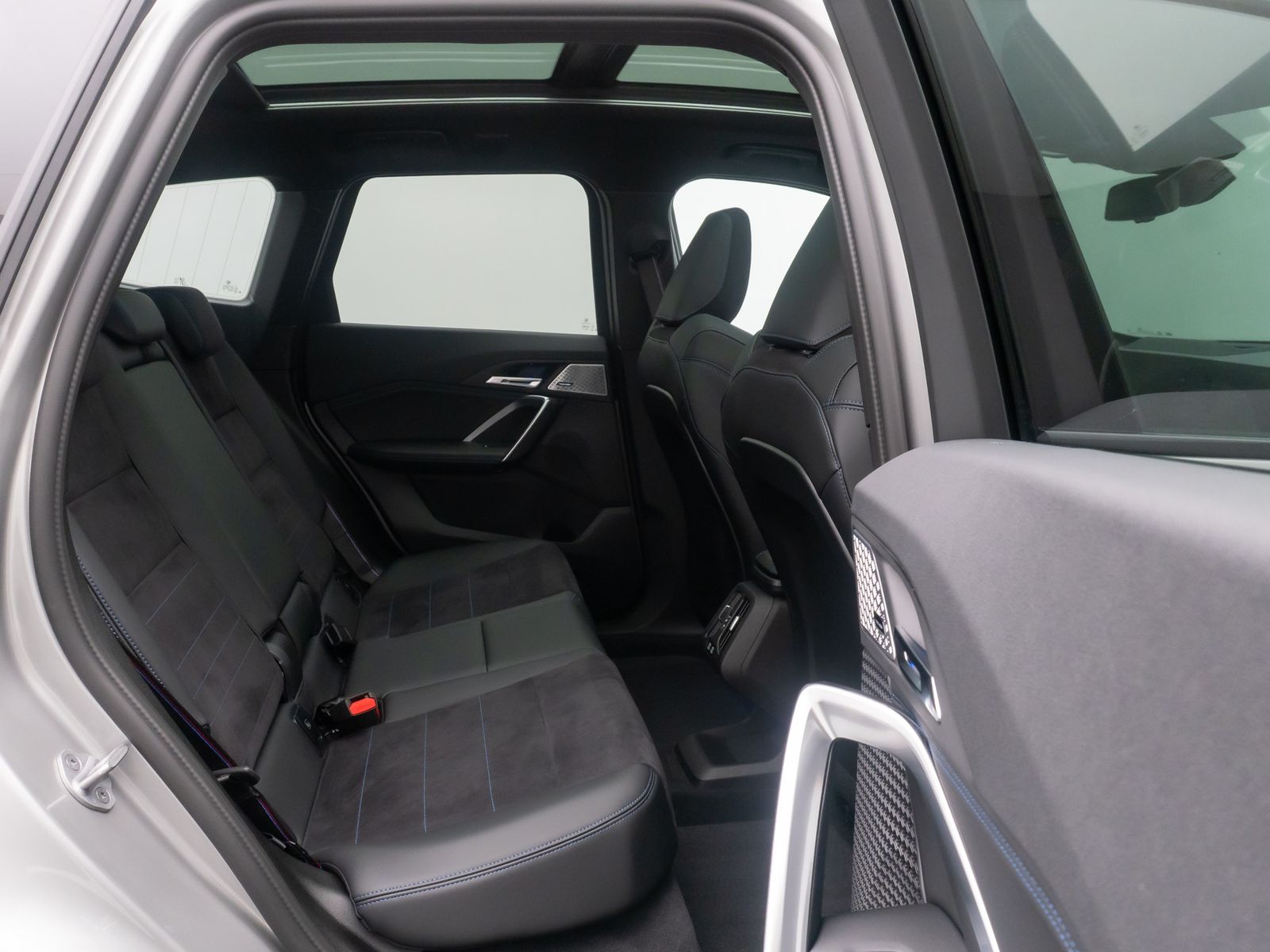 Fahrzeugabbildung BMW X1 xD30e MSport 360&deg;H/K Panorama AHK HUD DAB 19"