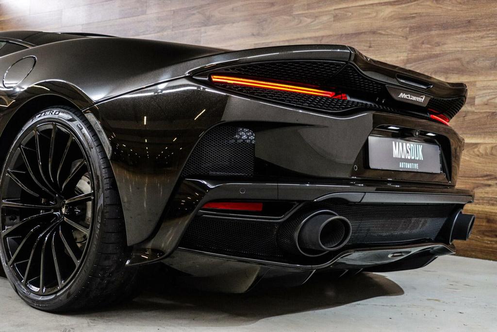 McLaren GT