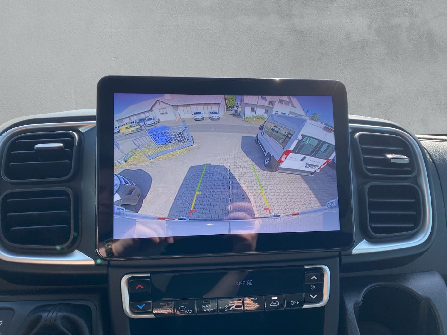 Fahrzeugabbildung Peugeot Boxer Kasten Hochraum 335 L2H2 BlueHDi 140 2.2 F