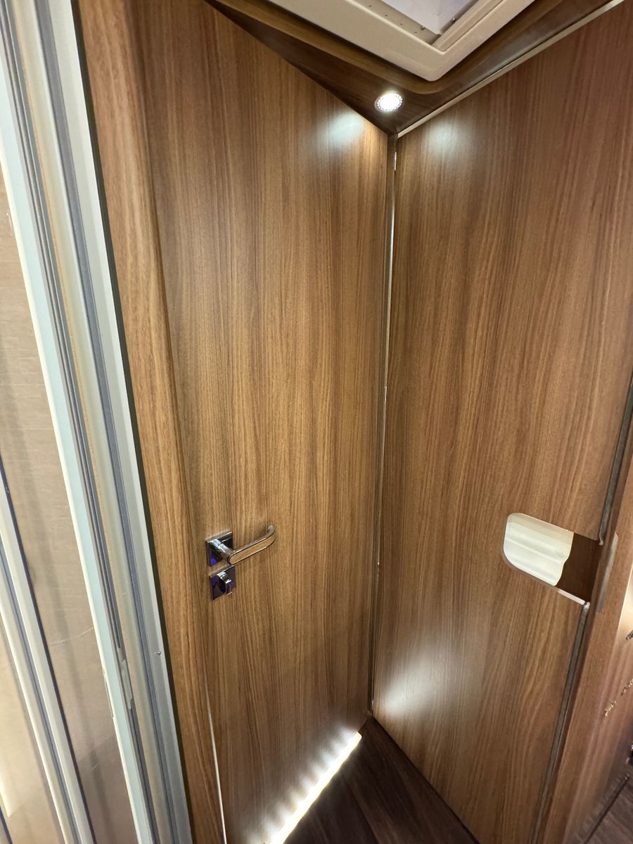 Fahrzeugabbildung Carthago Chic e-line I 51 QB MERCEDES 418 CDI 9GT 1.HAND