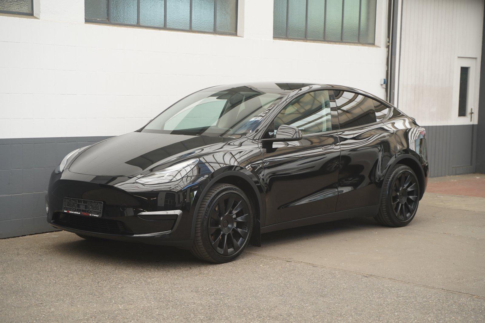 Tesla Model Y Standard Range RWD *20-Zoll*