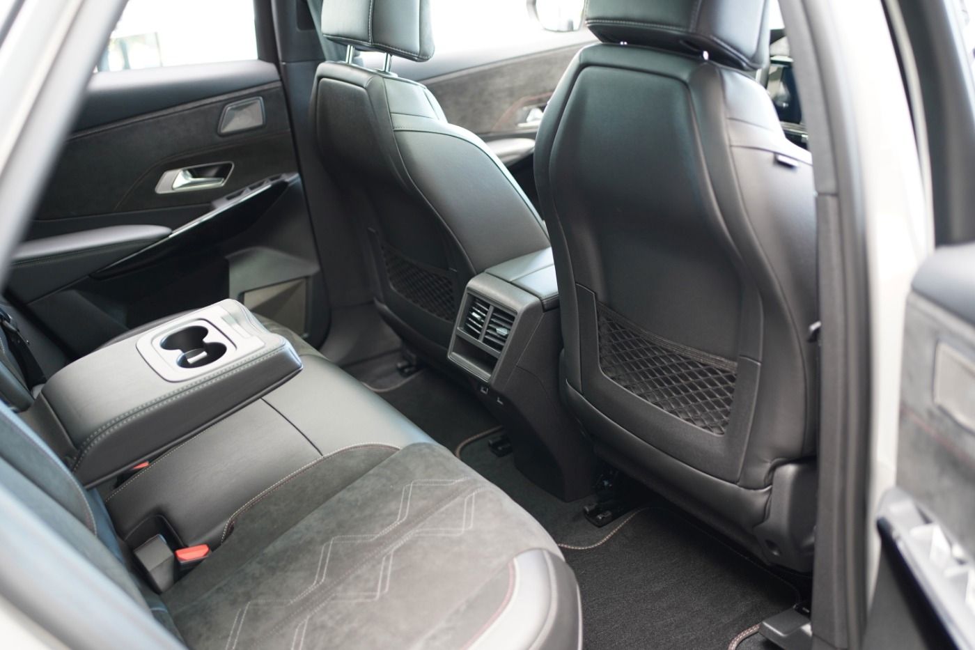 Fahrzeugabbildung DS Automobiles DS7 Crossback E-Tense 225 Performance Line+