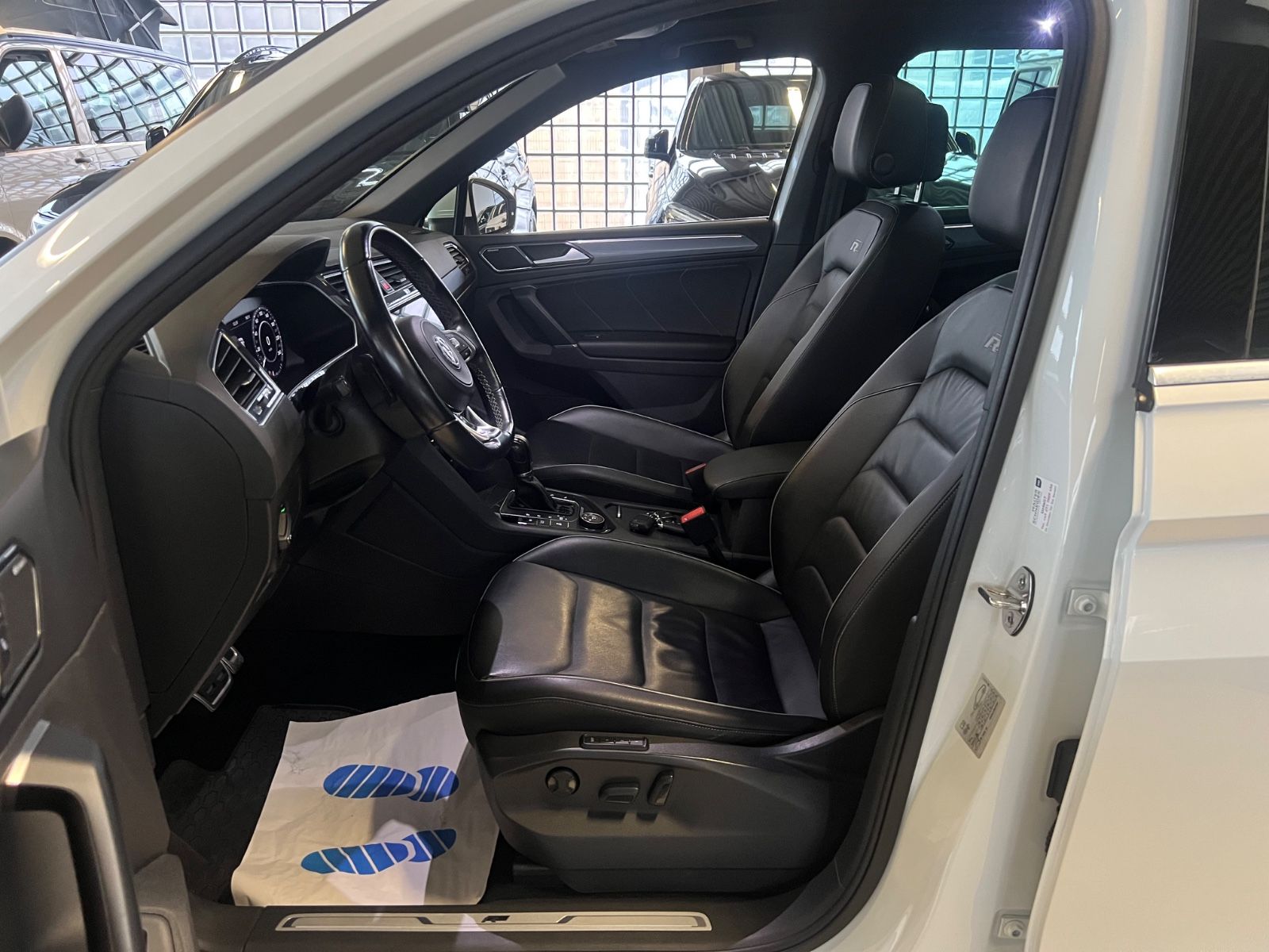 Fahrzeugabbildung Volkswagen Tiguan 2.0TDI DSG Highline 4Motion R line 239PS