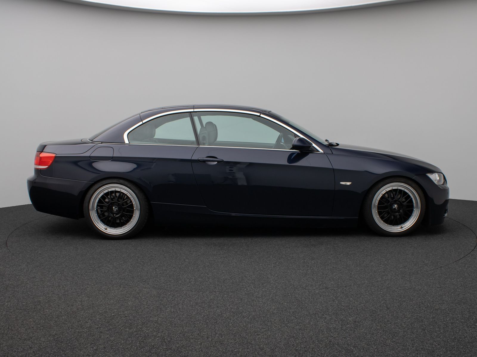Fahrzeugabbildung BMW 320i Cabrio PDC Navi Sitzhzg Xenon 8fach Sport