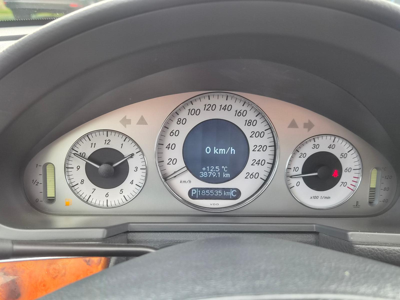 Mercedes-Benz E350 2005 — photo 17