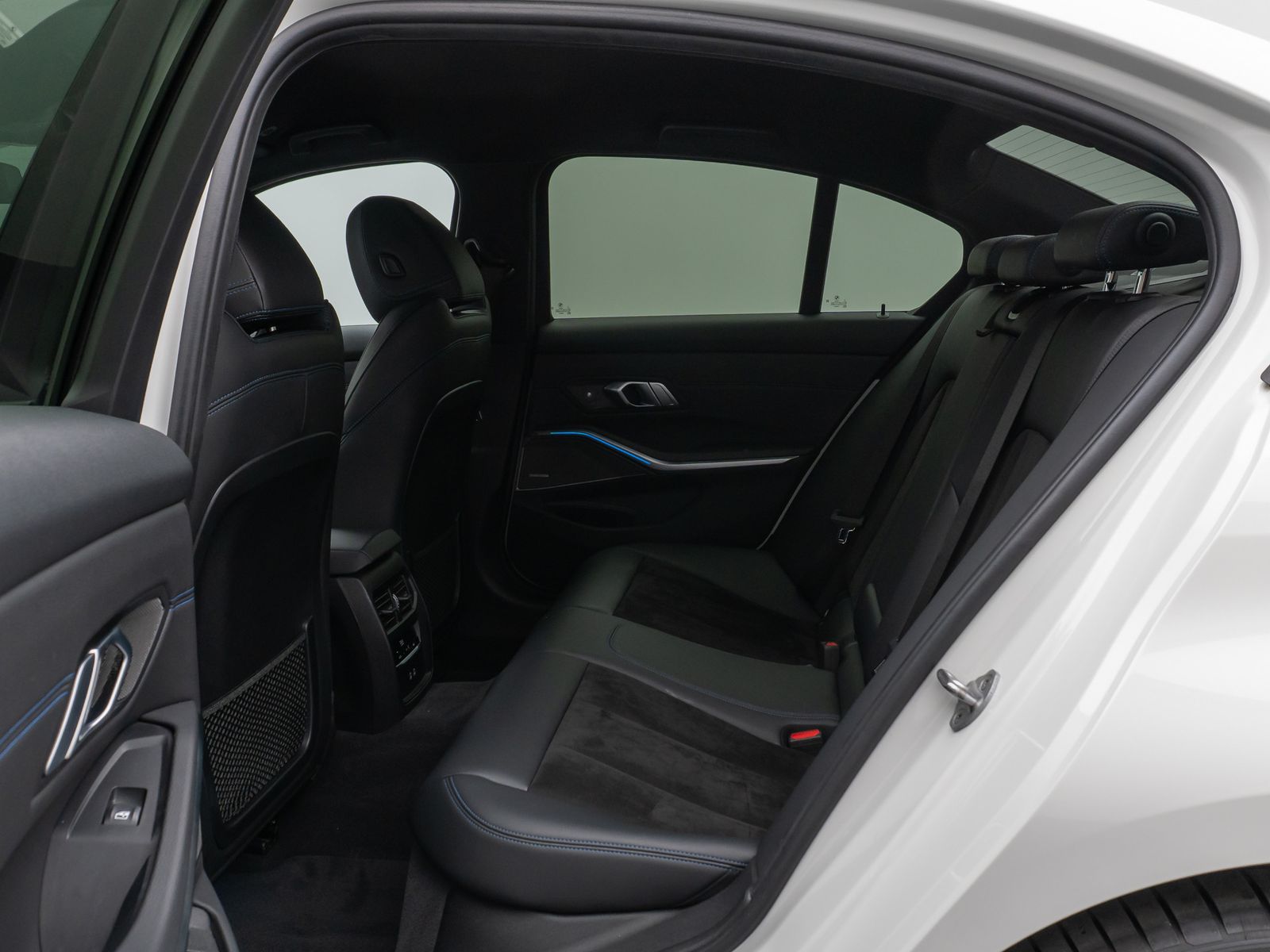 Fahrzeugabbildung BMW 320e M Sport Kamer Laser HUD DAB H/K Komfort 19"