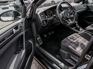 Volkswagen Golf VII GTI Performance BMT Navi Winterräder