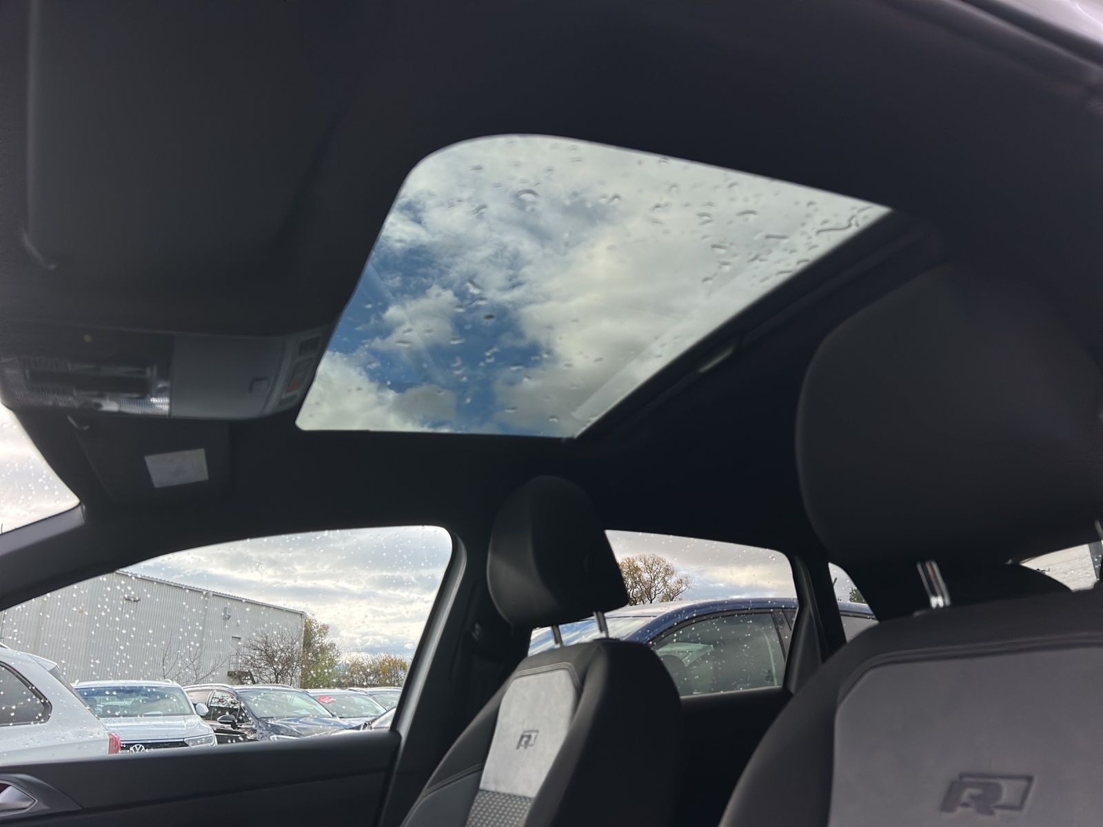 Fahrzeugabbildung Volkswagen Polo R-Line TSI LED ACC PANO SHZ PDC Navi Klima