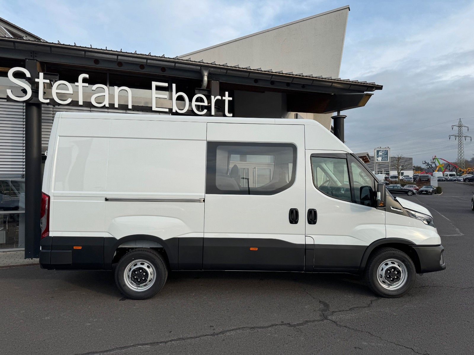 Fahrzeugabbildung Iveco Daily 35S16 A8 *DoKa*Automatik*AHK*R3.520mm*