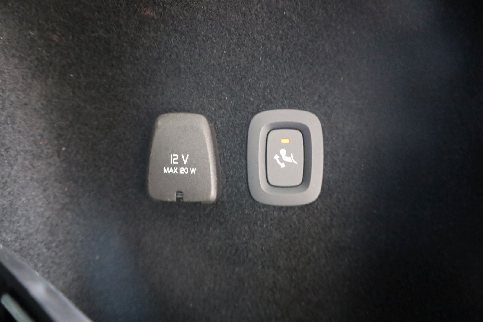 Fahrzeugabbildung Volvo V60 Kombi Momentum Pro,Aut.,Navi,Kamera, AHK el.