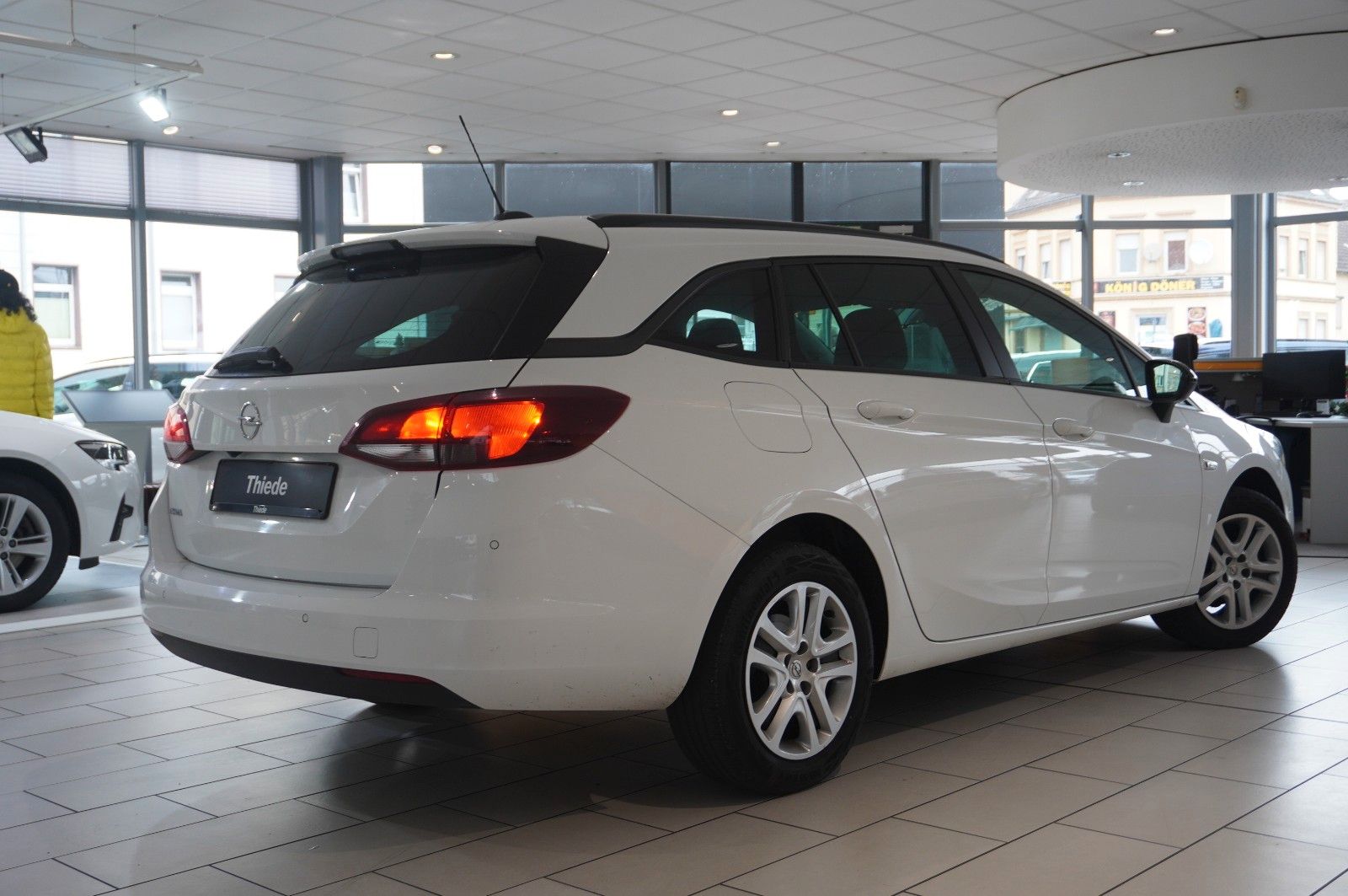 Fahrzeugabbildung Opel Astra K ST 1.2T EDITION NAVI/LED/KAMERA/SHZ/DAB+