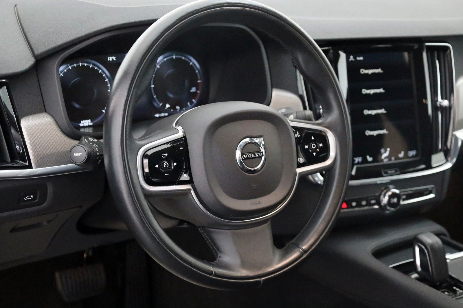 Fahrzeugabbildung Volvo V90 B4 Momentum Pro, Xenium-Pak, Leder, H&K, ACC