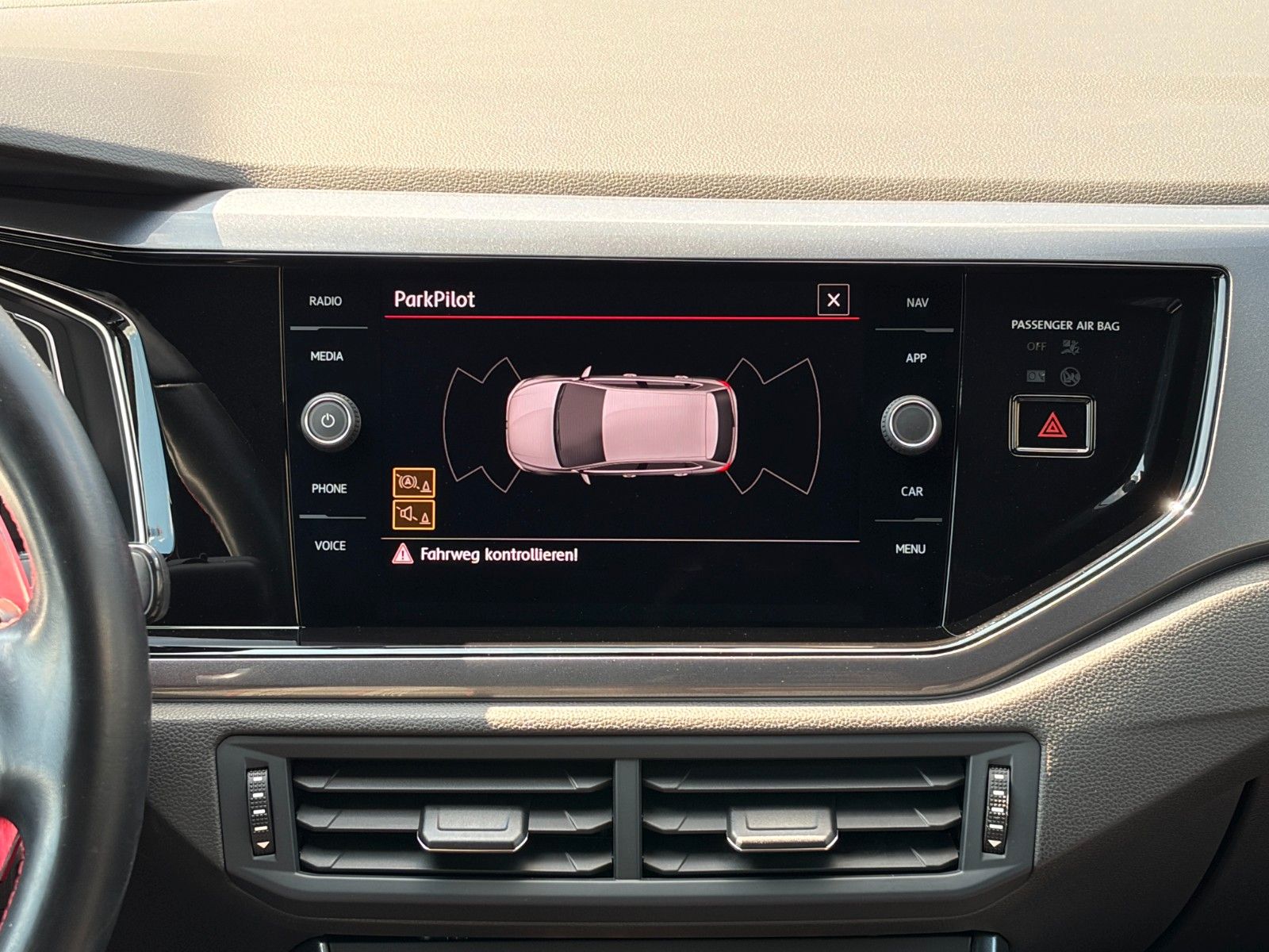 Fahrzeugabbildung Volkswagen Polo VI GTI 2.0 TSI DSG KW ACC PDC SHZ CarPlay