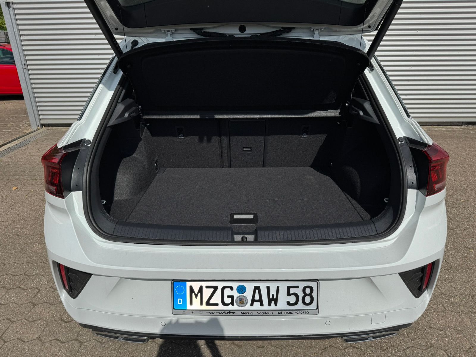 Fahrzeugabbildung Volkswagen T-Roc R-Line 1.5 TSI DSG AHK ACC