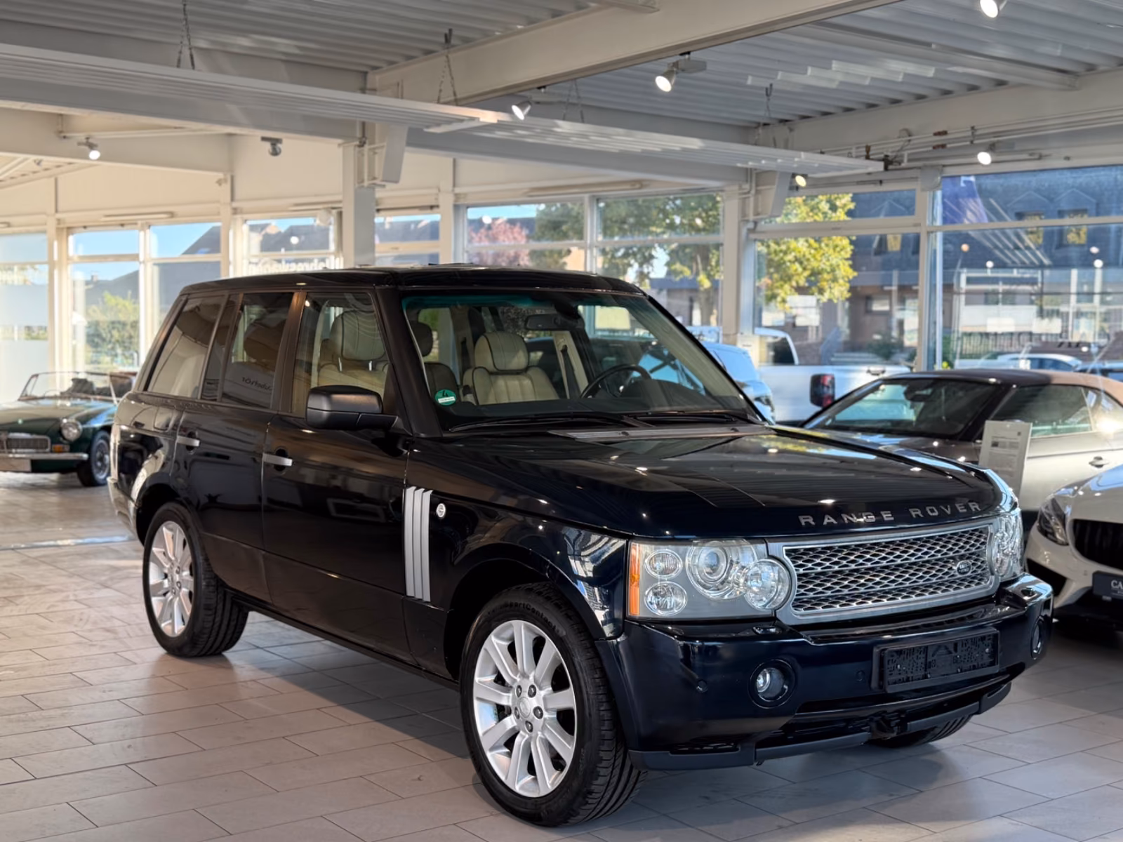 Land Rover Range Rover 3.6 TDV8 Vogue | 272 ch | BVA | GPS | Toit ouvrant | Chauffage stationnaire | Sièges chauffants et ventilés | Attelage