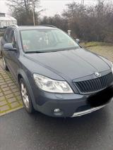 Skoda Octavia 2.0 TDI Family Combi Family - Skoda Octavia aus 2011: Allradantrieb