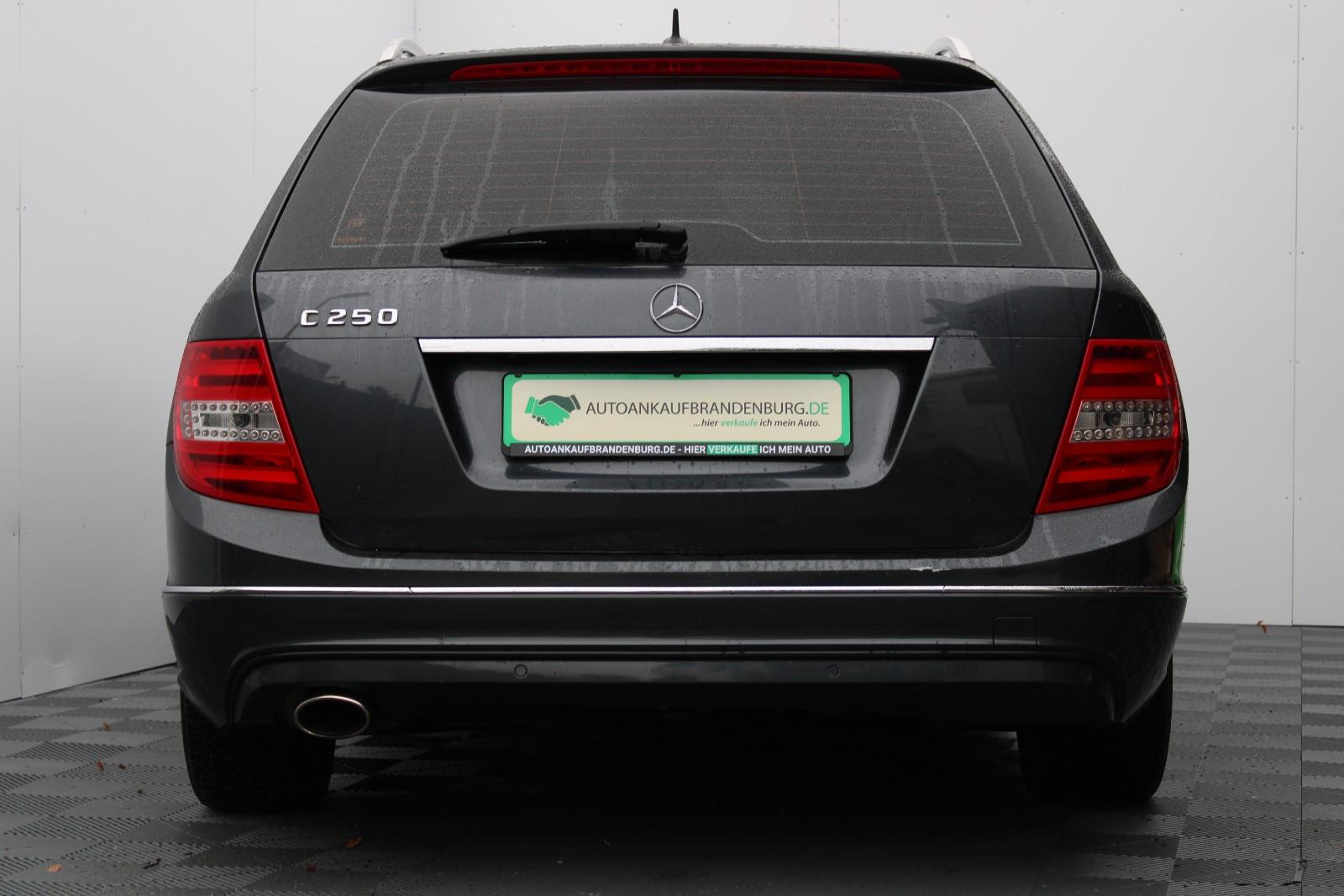 Mercedes-Benz C250 2013 — photo 9