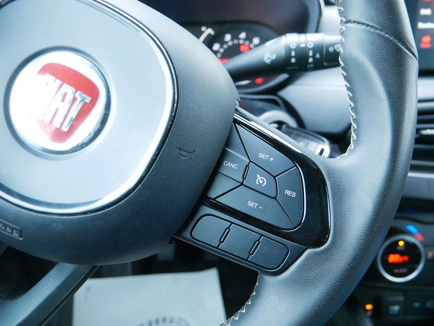 Fahrzeugabbildung Fiat Tipo Kombi 1.4 T-Jet S-Design Kamera NAVI SHZ AL