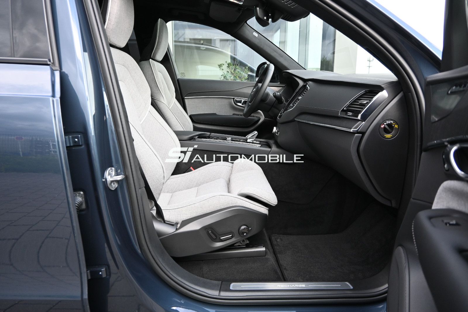 Fahrzeugabbildung Volvo XC90 T8 AWD Recharge Ultimate Dark °AHK°WOOL°