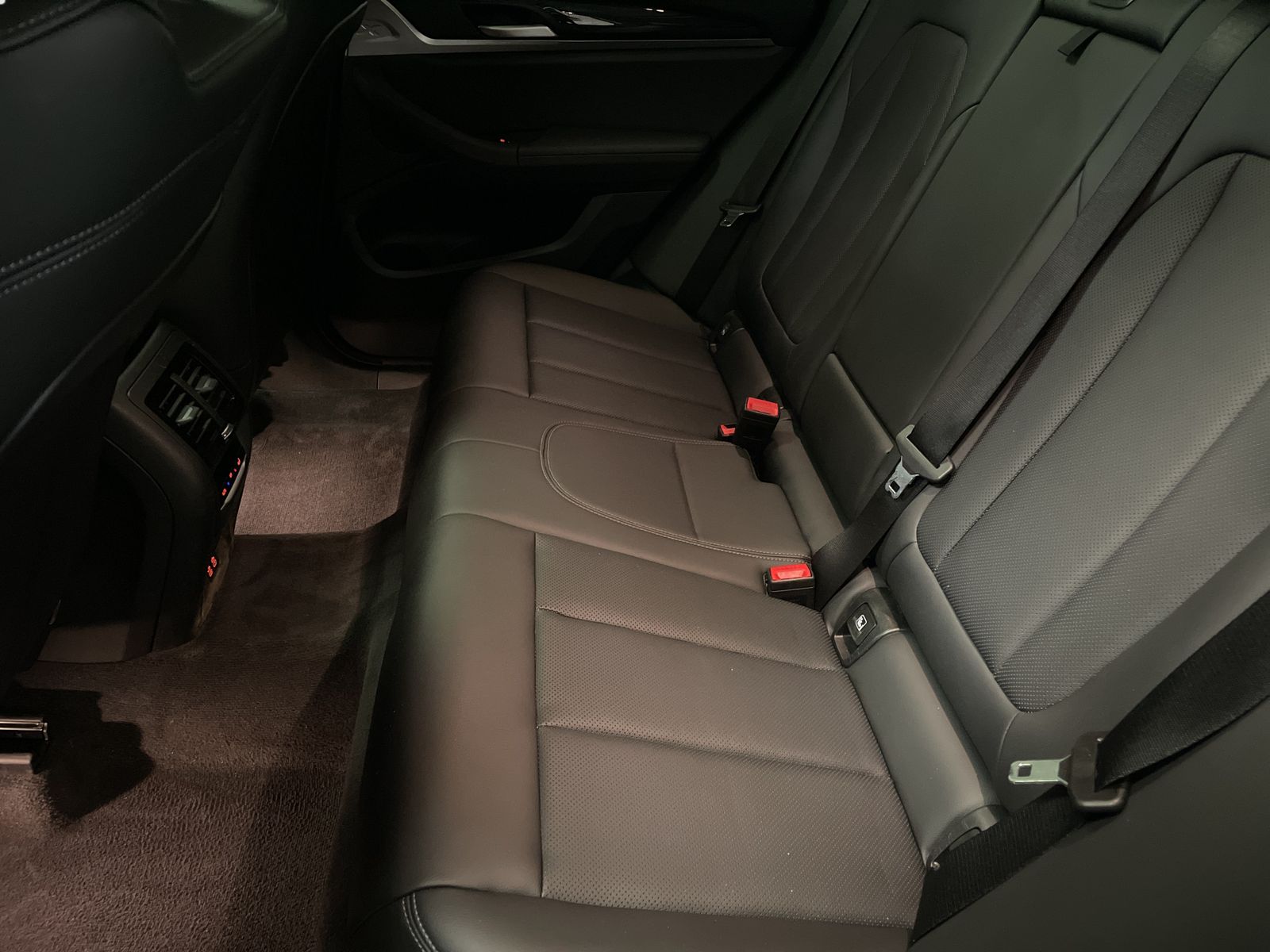 BMW X3 xDrive20i Navi AHK Kamera Pano.Dach LED foto 10