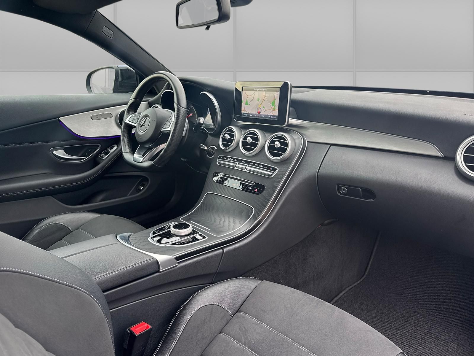Fahrzeugabbildung Mercedes-Benz C 200 CGI AMG Line Park-Paket LED Navi