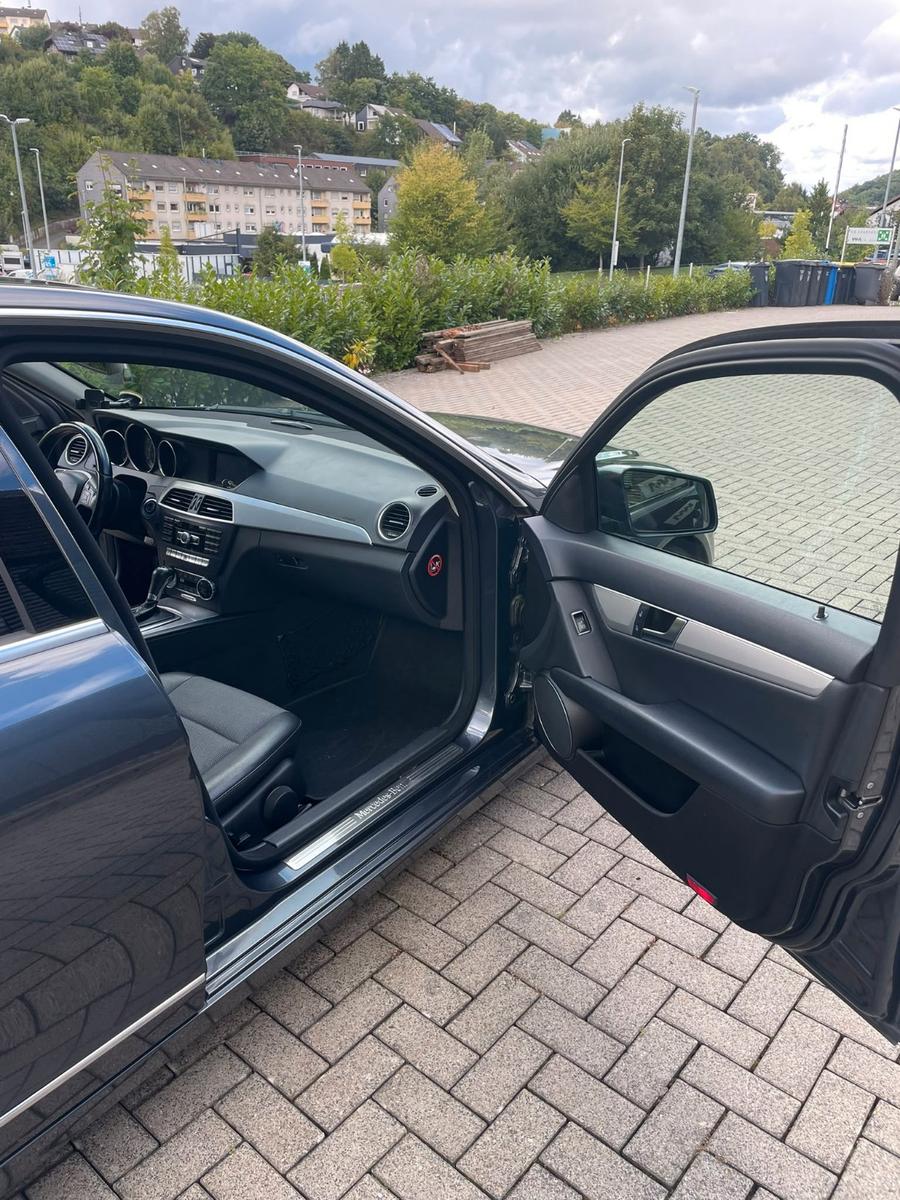 Mercedes-Benz C220 2013 — photo 10