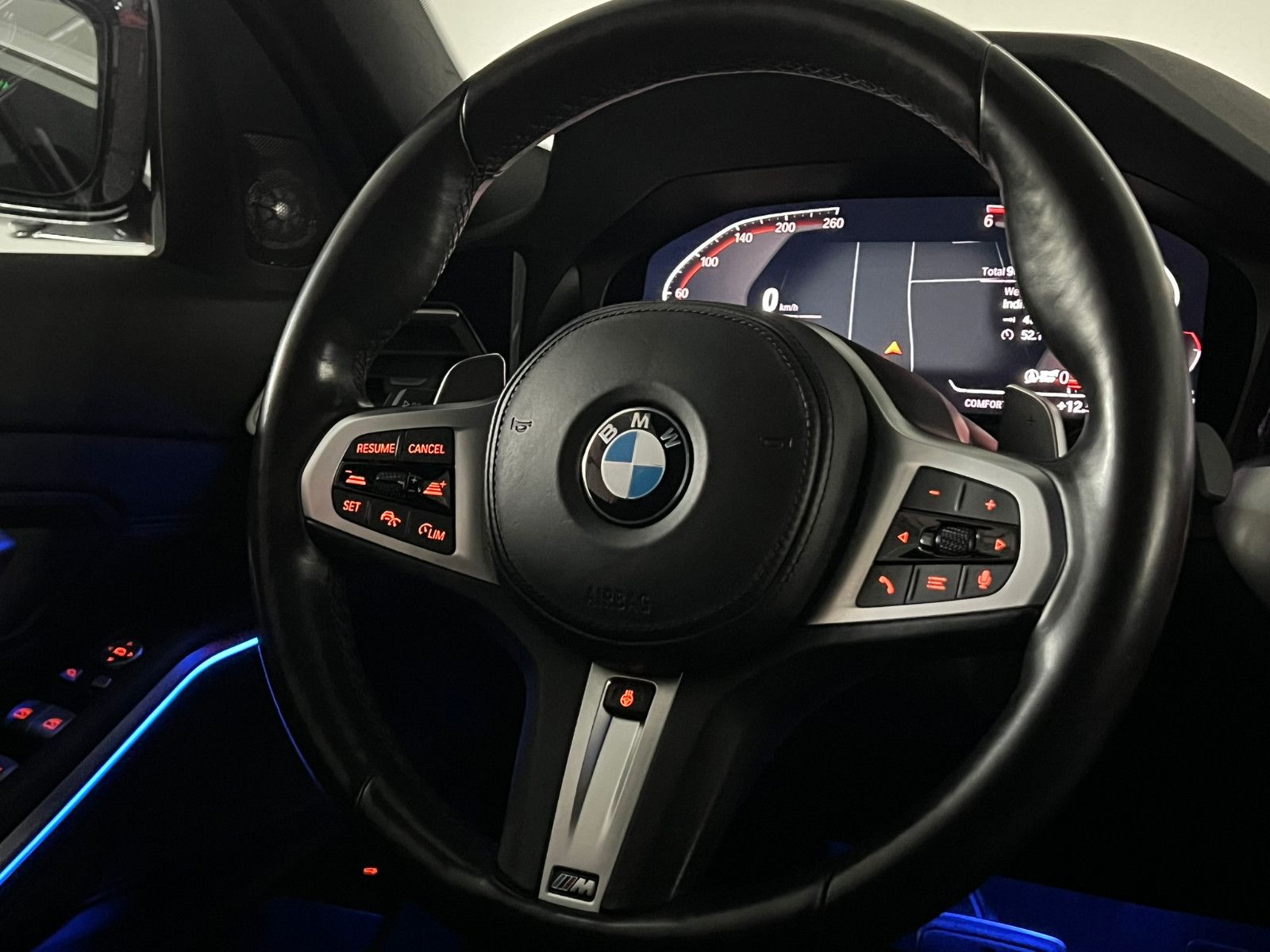 Fahrzeugabbildung BMW 320 d xDrive M SPORT/PANO/HuD/H&K/VRTL COCKPIT