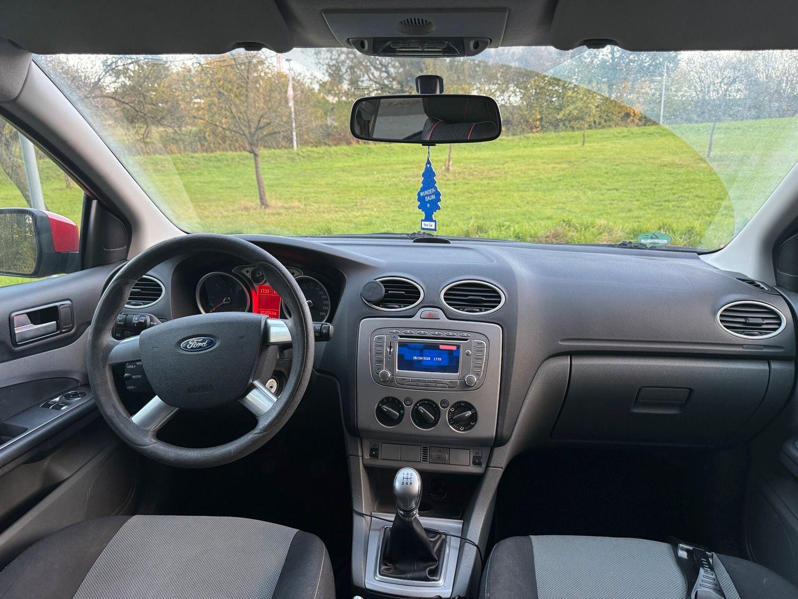 Ford Focus 2010 — photo 8