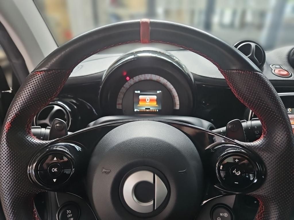 Fahrzeugabbildung Smart fortwo 52 kW passion Brabus LED Navi SHZ Pano