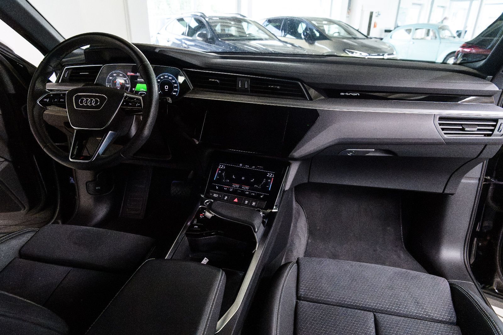 Fahrzeugabbildung Audi e-tron 55 quattro S line NAVI+LED+SZH