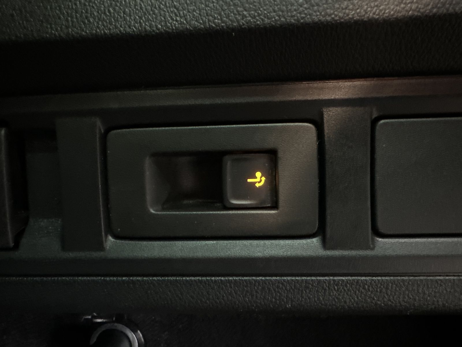 Fahrzeugabbildung SKODA Octavia Combi 2.0 TDI DSG Ambition NAV+LED+AHK