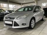 Ford Focus Turnier 1.6 TDCI/1.HD/NAVI/TEL/SHZ/PDC/AHK - Ford Focus mit Diesel-Antrieb: Kombi, 1.6