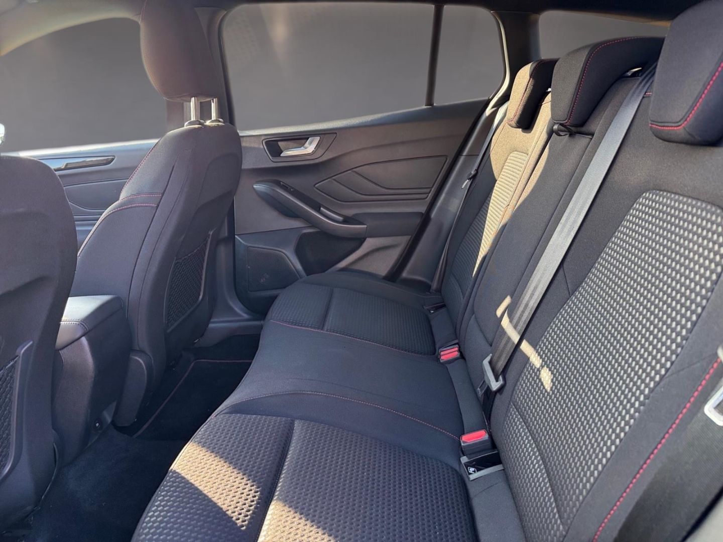 Fahrzeugabbildung Ford Focus Turnier ST-Line X AHK-klappbar Navi Matrix