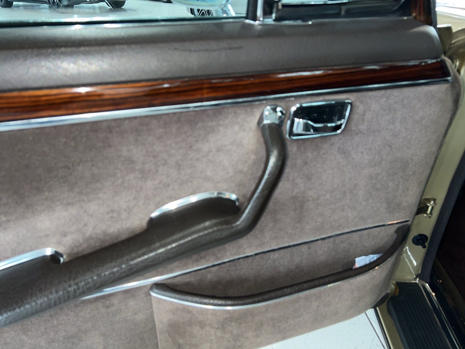 Fahrzeugabbildung Mercedes-Benz 300 SEL 6.3 V8 W109 6150 OF 6525